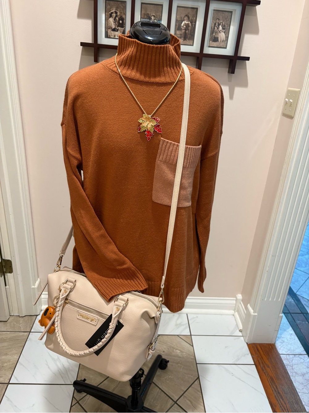 🤎 New! Cozy Rust Turtleneck Sweater with accessories and brand new purse 👜🍁
